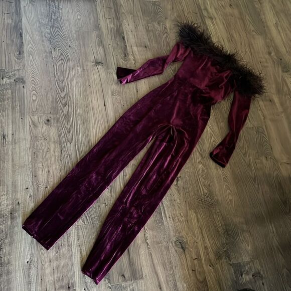 House of CB Salima Black Cherry Velvet Jumpsuit - Picture 6 of 9